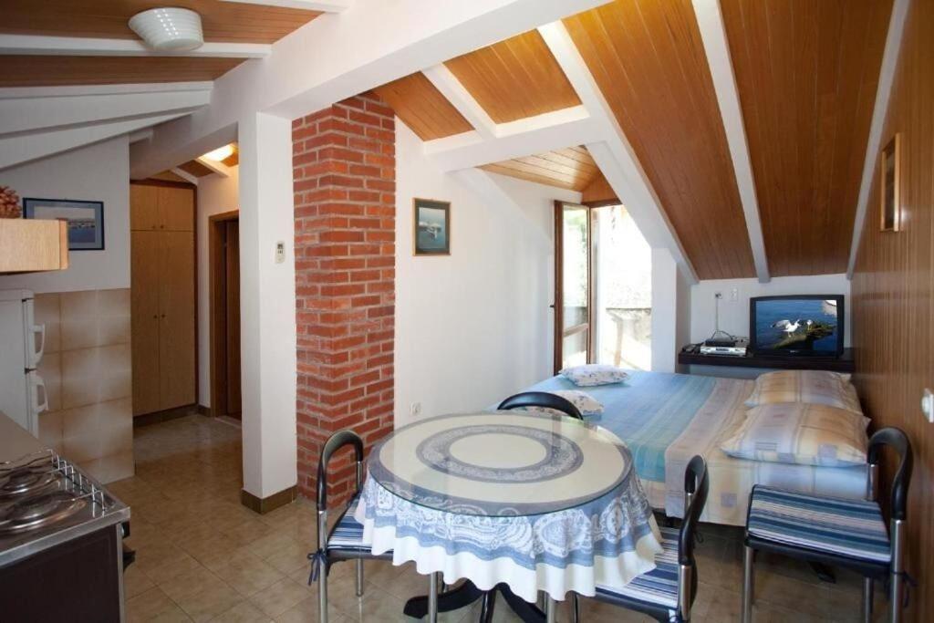 Apartments Damir - 80 M From Beach Postira Exteriör bild