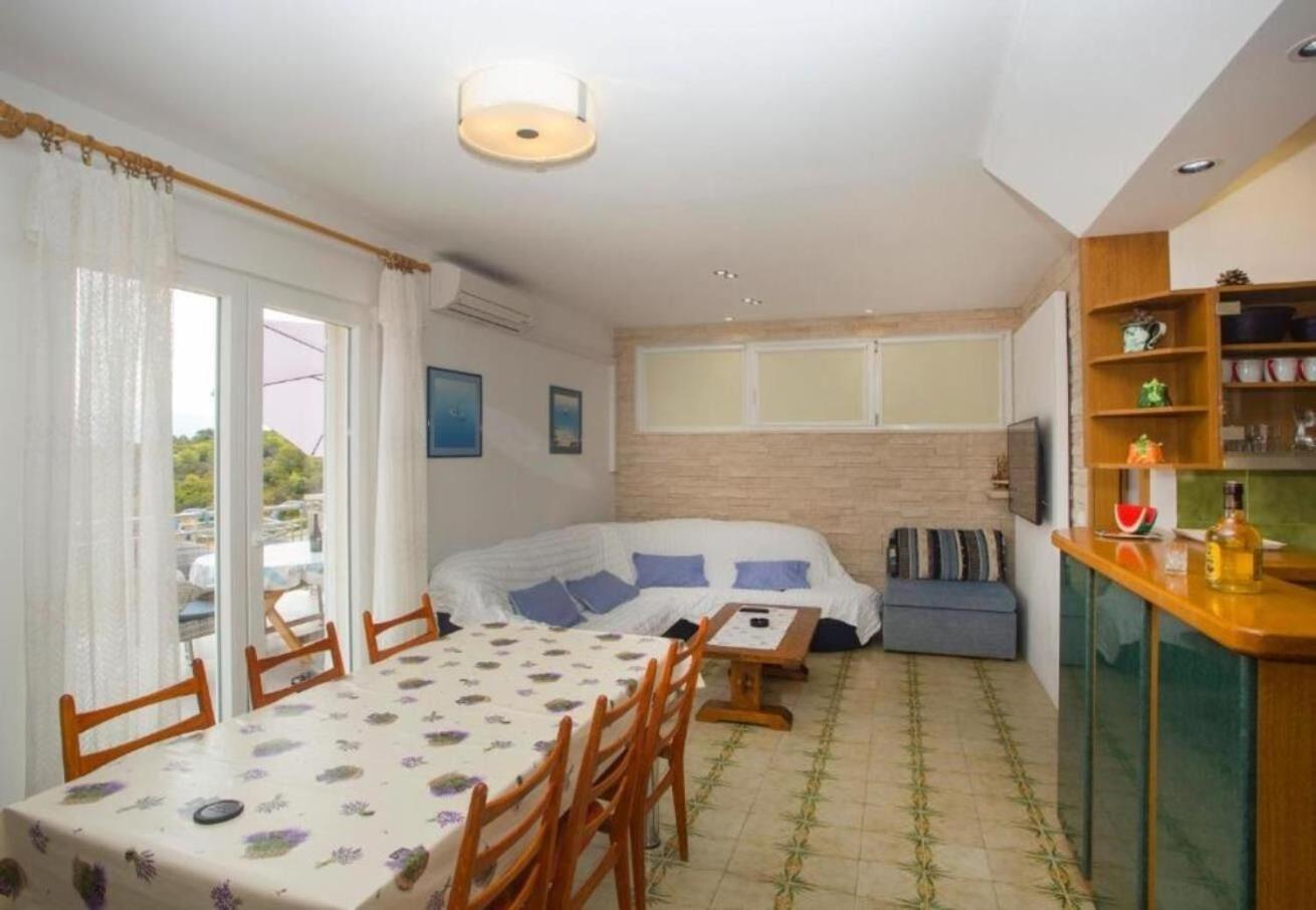 Apartments Damir - 80 M From Beach Postira Exteriör bild