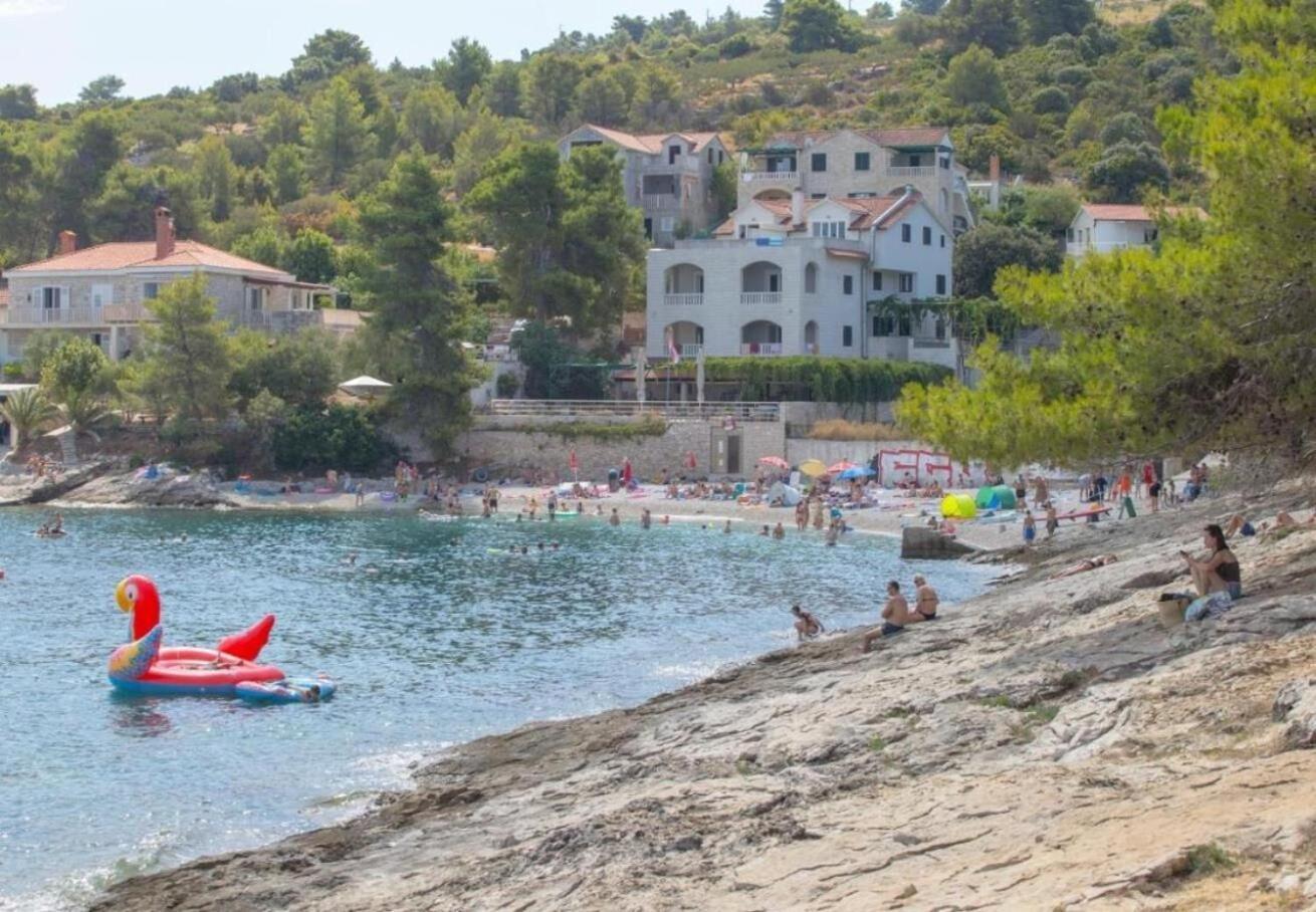 Apartments Damir - 80 M From Beach Postira Exteriör bild